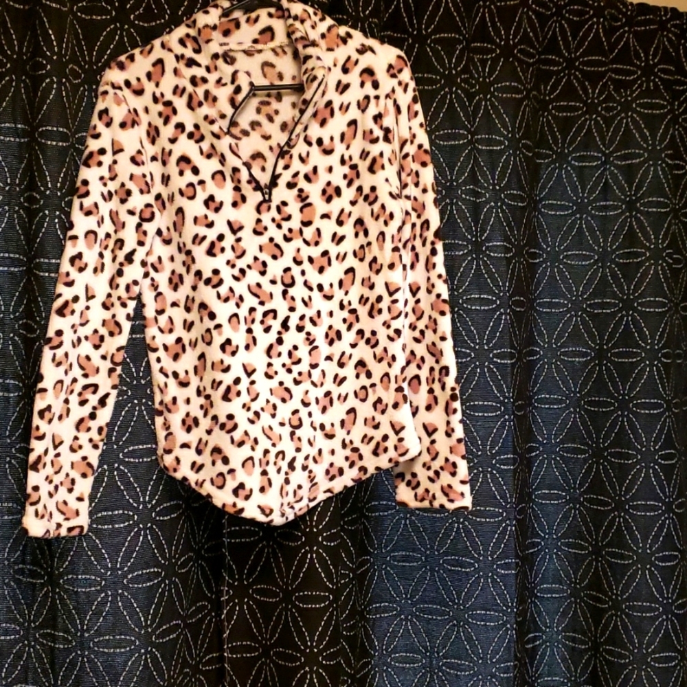 Snow leopard Fleece Size M